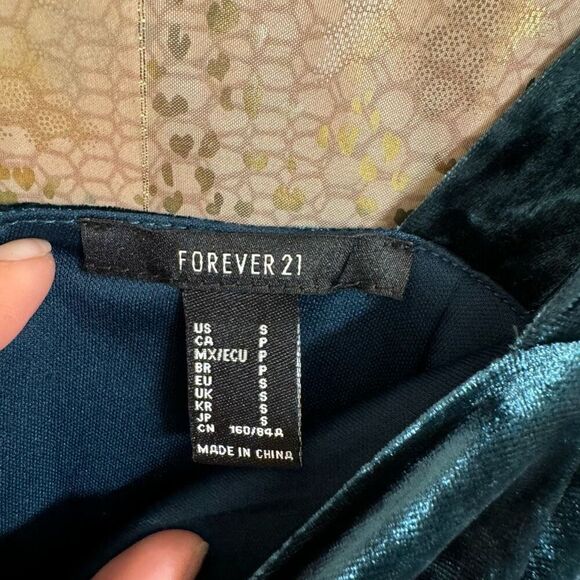 Forever 21 Forest Green Velvet Tie Shoulder Hook Eye Mini Dress S NWT - Picture 5 of 11